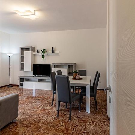 Fiera Di Ferrara Huge Apartment X7! المظهر الخارجي الصورة